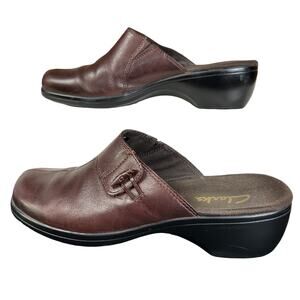 Clarks Mules Women Sze 7M Reddish Brown Leather Slip-On Boho Clogs Comfort Shoes